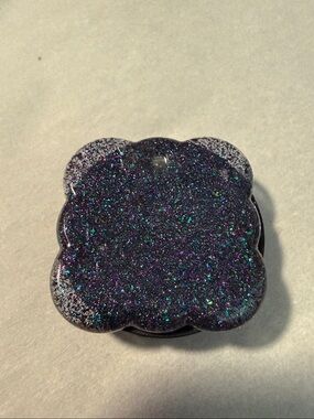 Black Scalloped Square-Shaped Shimmer “Pop Socket-like” Phone Grip